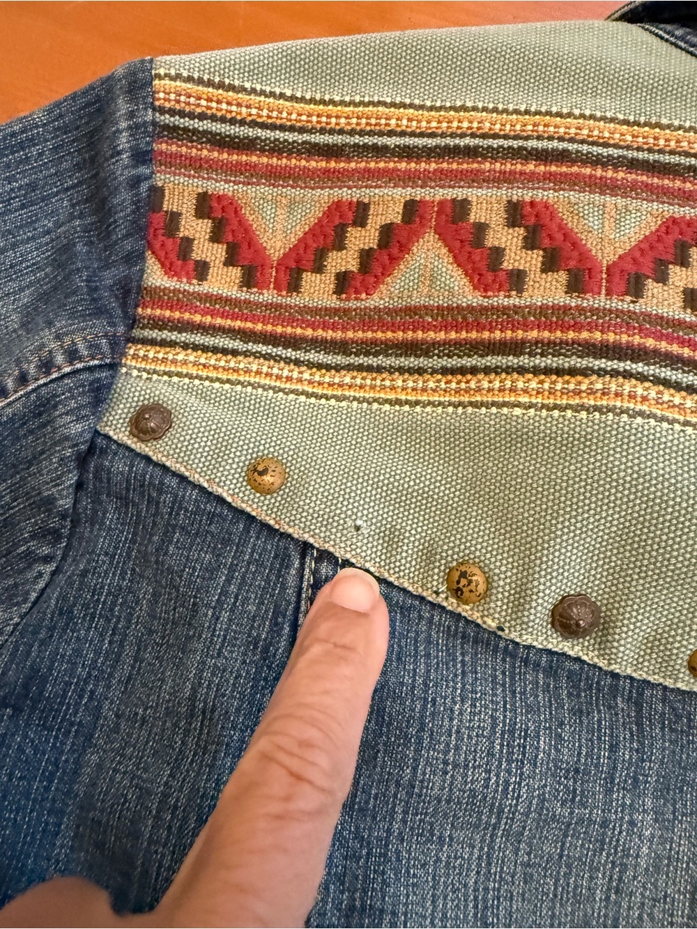 Coldwater Creek Embroidered Denim Jacket L Boho Western Aztec Studded Jean Coat - Picture 12 of 12